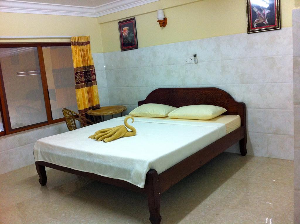 Captain Chim S Guesthouse Kampot Habitación foto